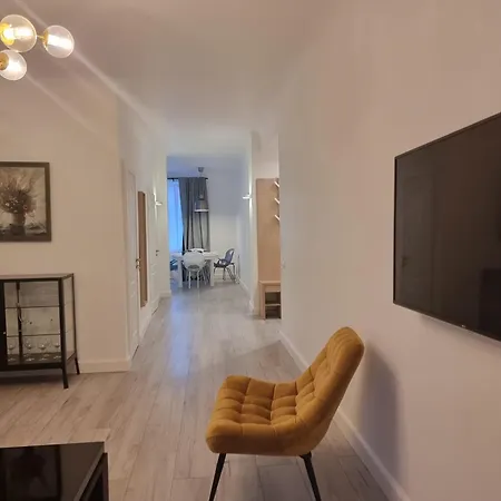 Apartment River View 2 Bedroom With Parking