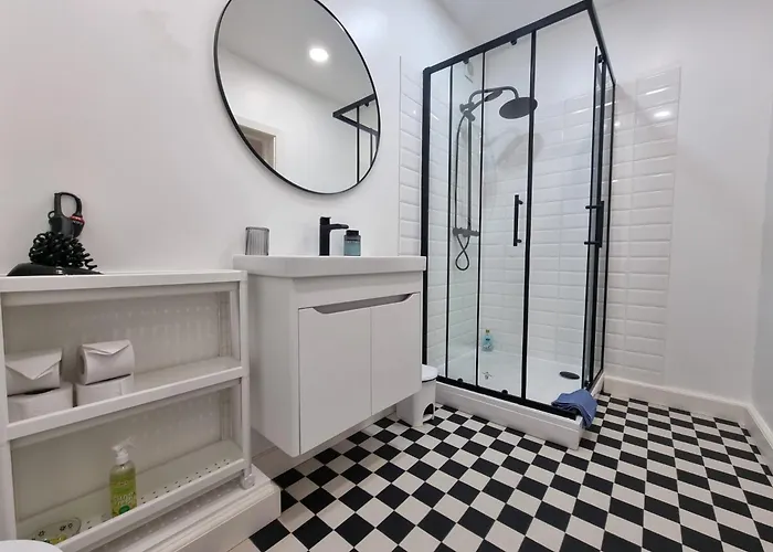 River View 2 Bedroom With Parking *