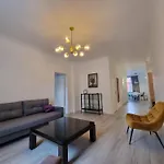 River View 2 Bedroom With Parking *