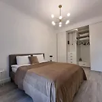 River View 2 Bedroom With Parking *