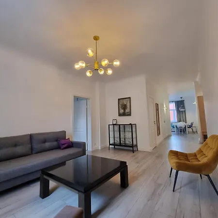 River View 2 Bedroom With Parking *