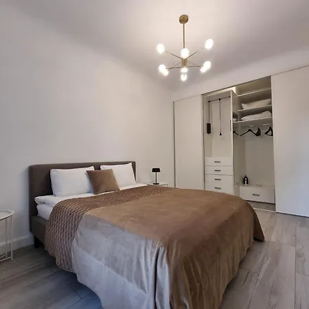 River View 2 Bedroom With Parking *