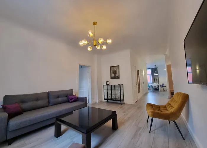 River View 2 Bedroom With Parking *