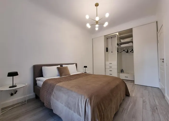 River View 2 Bedroom With Parking *